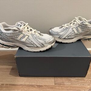 New Balance Men’s 1906R- Silver Metallic/ Cream/ Sea Salt- Size 10- Like New